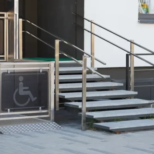 Platformy dla niepełnosprawnych – gdzie powinny się znaleźć?
